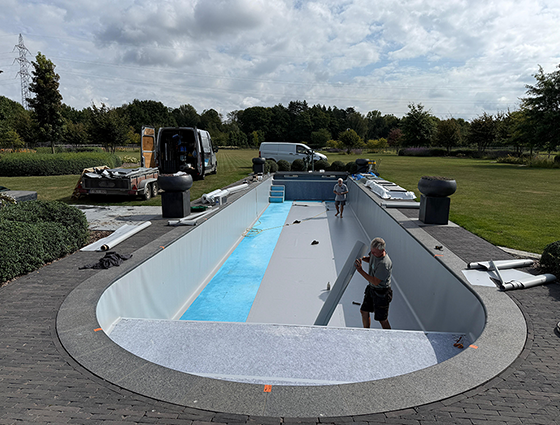 zwembad 25 meter folie vernieuwen